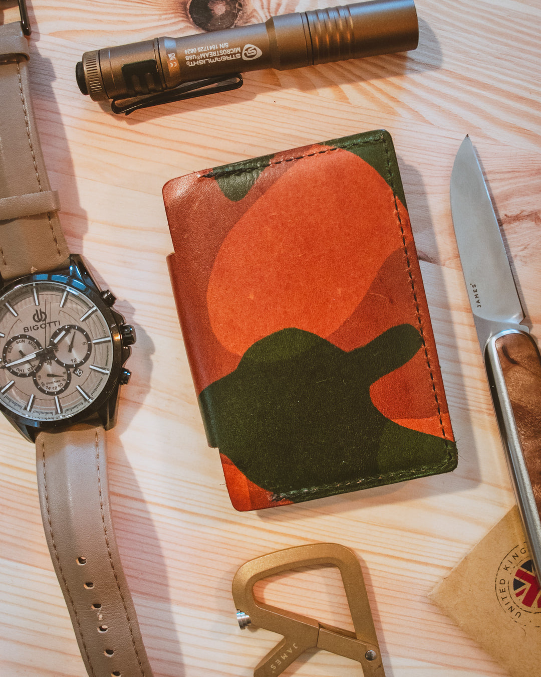 NOMAD Minimalist Leather Wallet